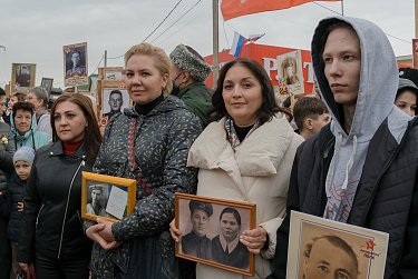 В «Бессмертном полку» прошли десятки тысяч оренбуржцев